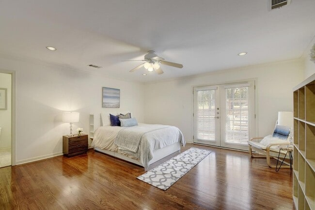 Building Photo - 1909 Winsted Ln