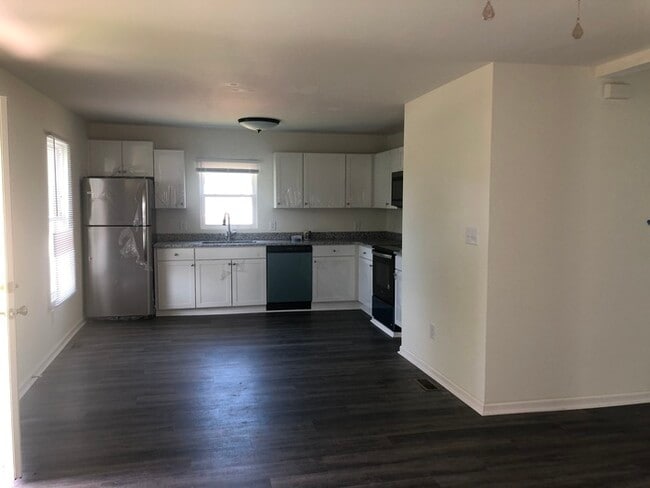 Building Photo - 126 Eden St NW