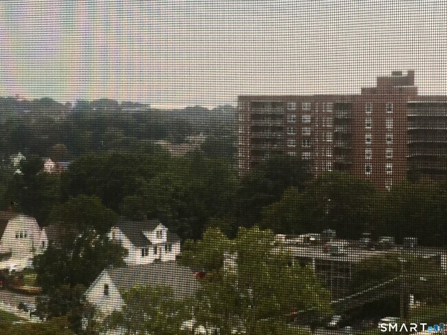 Building Photo - 1 Strawberry Hill Ct