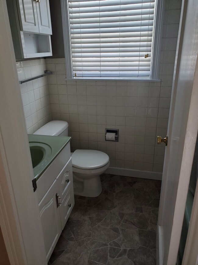 Building Photo - Gorgeous home near Westboro park.