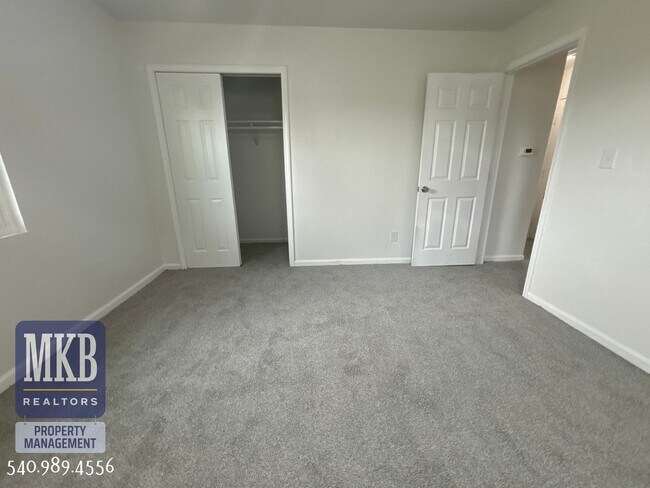 Building Photo - Ruddell Road Triplex