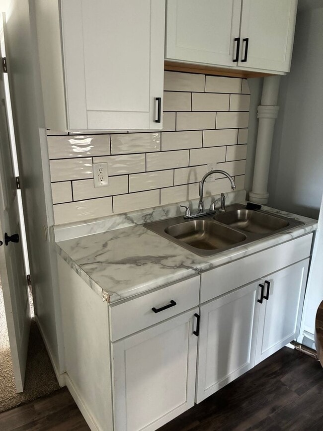 Building Photo - 2 Bedroom Apartment w/Appliances