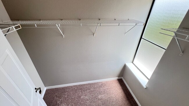 Building Photo - Beautiful 3/2 Townhouse Available !!