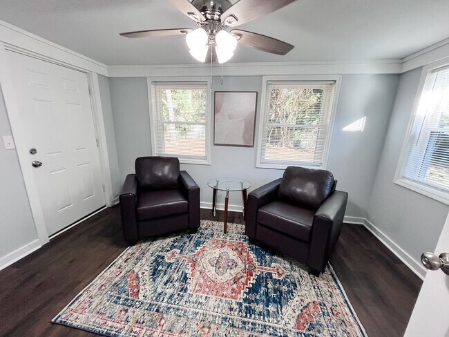 Building Photo - 217 Bamboo Dr