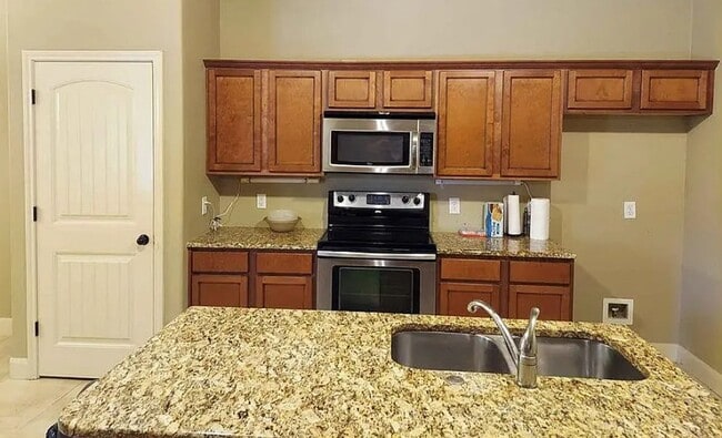 Building Photo - 704 Darlington Dr