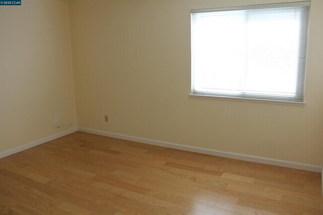 Building Photo - 338 Newcastle Ln