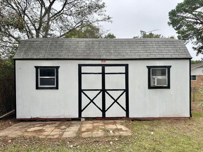 Building Photo - Charming Single-Story Brick Home Available...