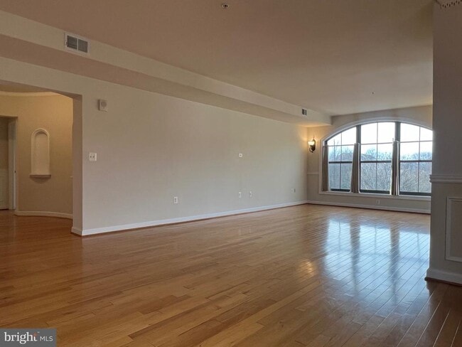 Building Photo - 485 Harbor Side St