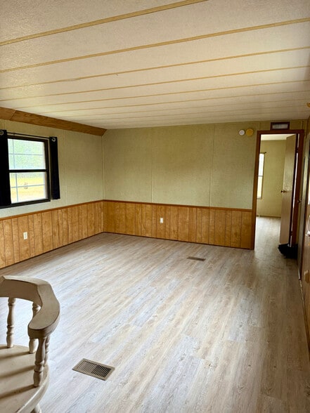 Building Photo - 275 Goshen Rd