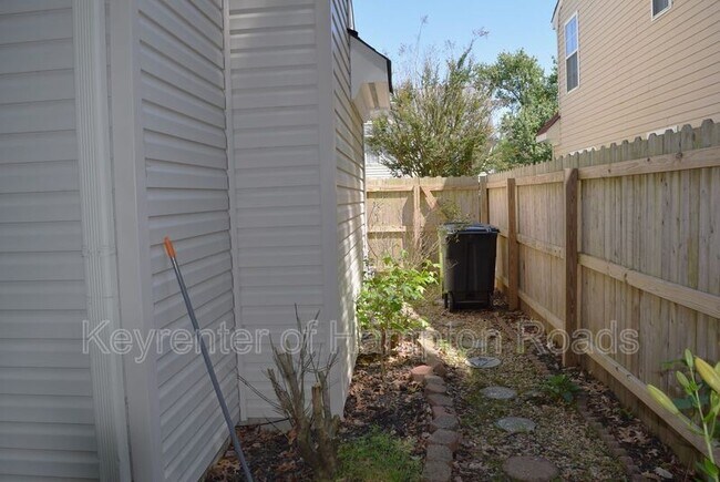 Building Photo - 1125 Lady Ashley Dr