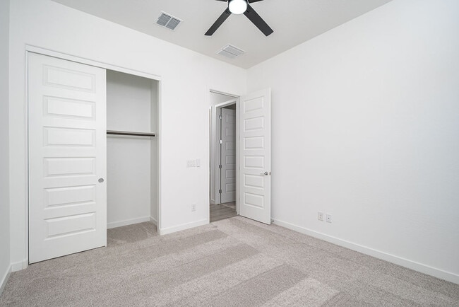 Building Photo - 3260 W Peak View Rd