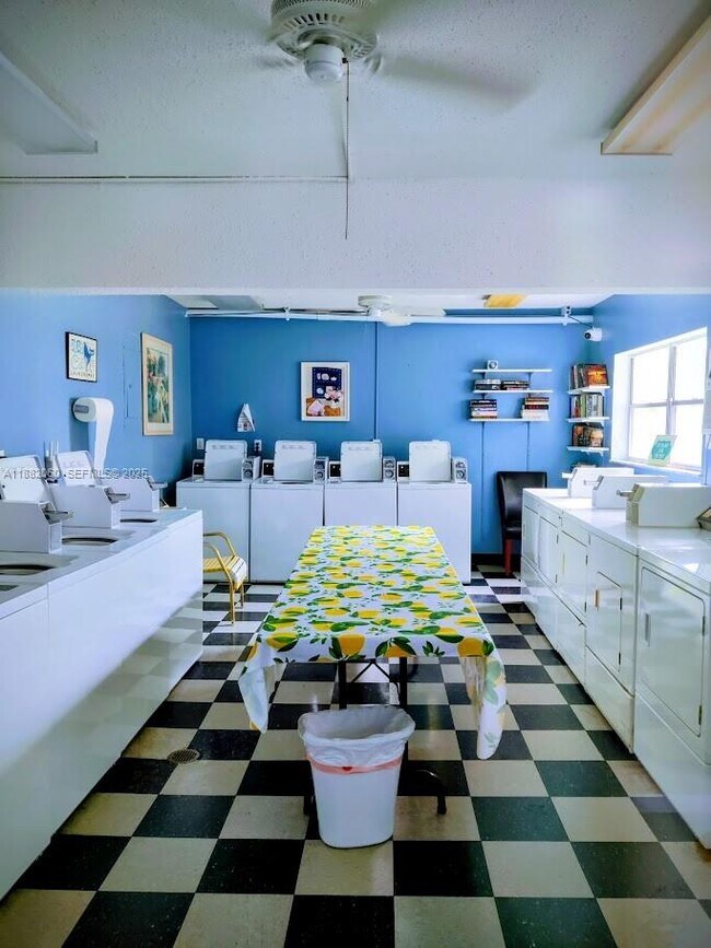 Building Photo - 4117 Bougainvilla Dr