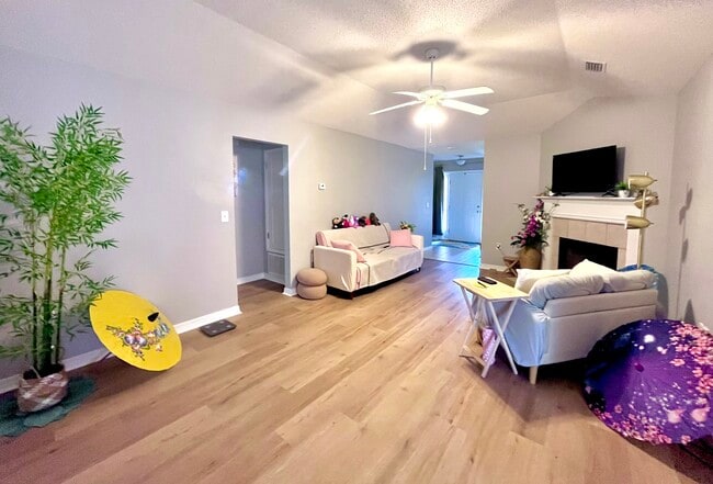 Building Photo - 7520 Avery Ln