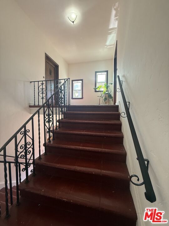 Building Photo - 444 N Curson Ave