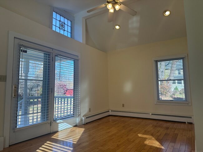 Building Photo - 708 Racebrook Rd