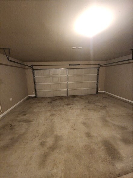 Building Photo - 4015 Dunlap Loop