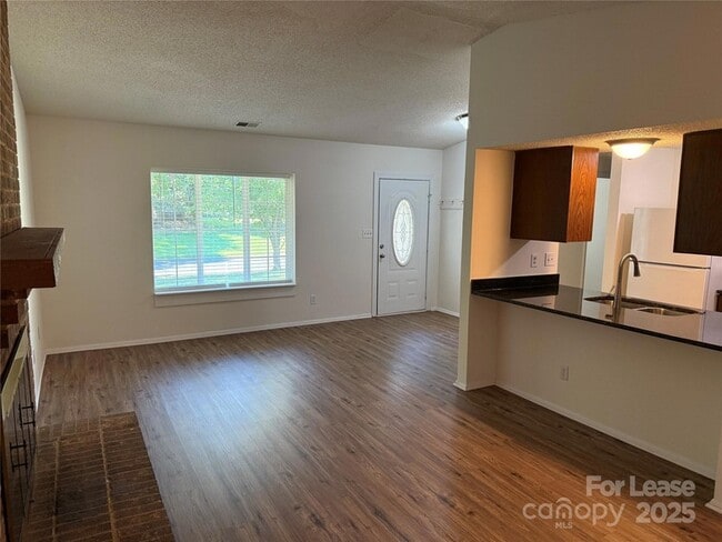 Building Photo - 11602 Green Willow Ln