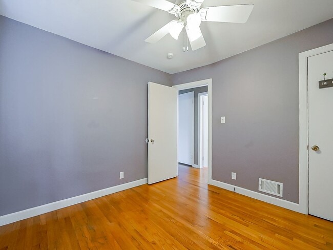 Building Photo - Charming Colonial in the Heart of Grosse P...