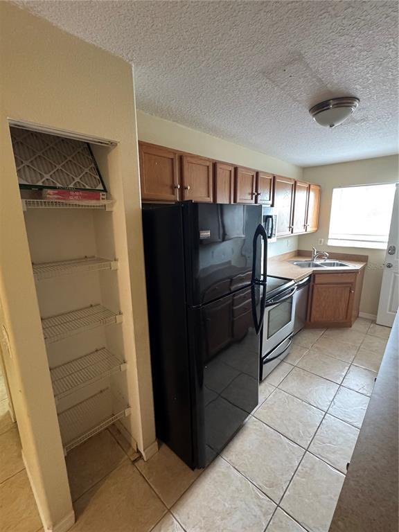 Building Photo - 3063 St Clair Ave