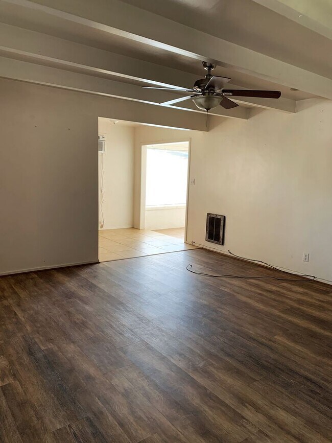 Building Photo - AVAILABLE NOW $200 off First Month Rent