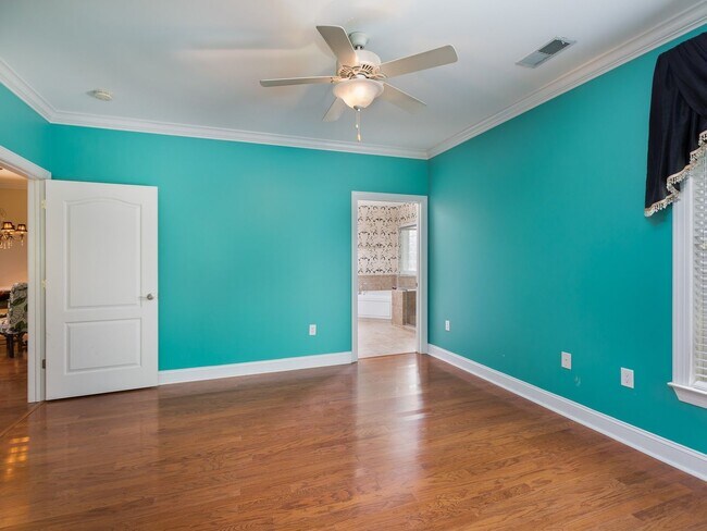 Building Photo - Beautiful 3 Bed 2 Bath Condo with Communit...