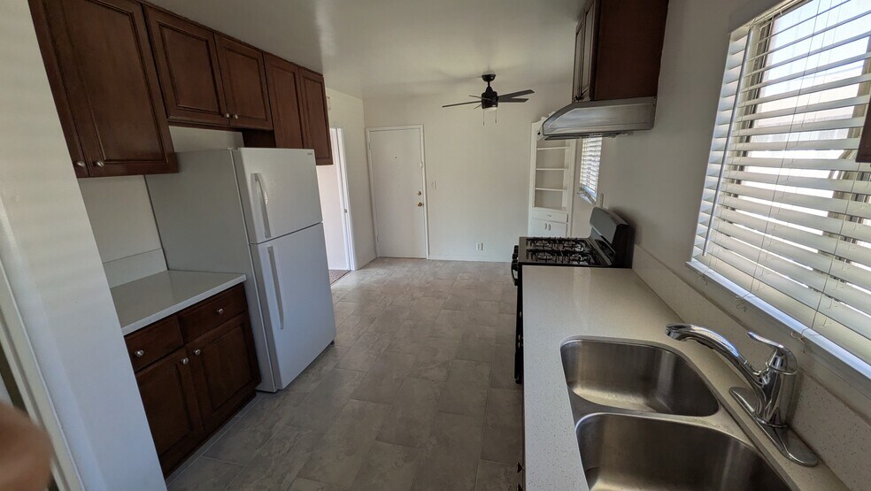 Building Photo - 416 N Marguerita Ave