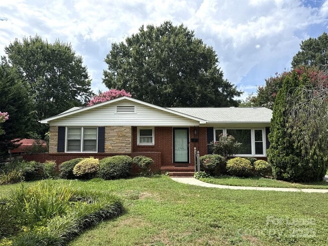 Primary Photo - 1521 Woodhill Ln