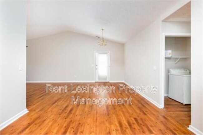 Building Photo - 300 Elkchester Cir