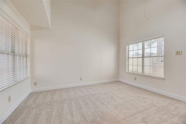 Building Photo - 708 Woodbend Dr