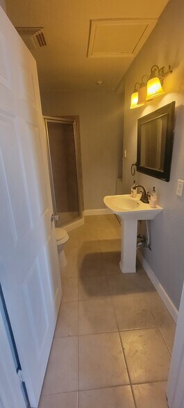 Bathrooom with washer and dryer - 3130 Aster St