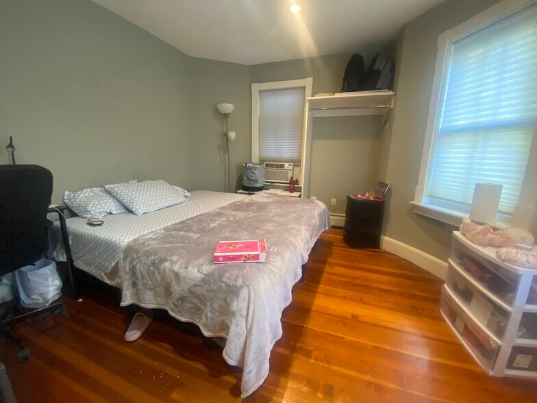 Building Photo - 151 Highland St