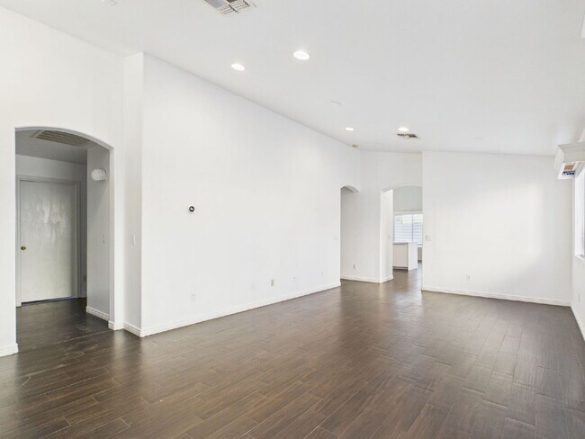 Building Photo - Charming Butler Place Home with a Swimming Pool