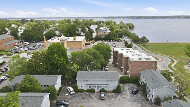 Building Photo - 328 River Walk Dr