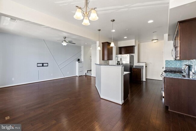 Building Photo - 25245 Laureldale Terrace