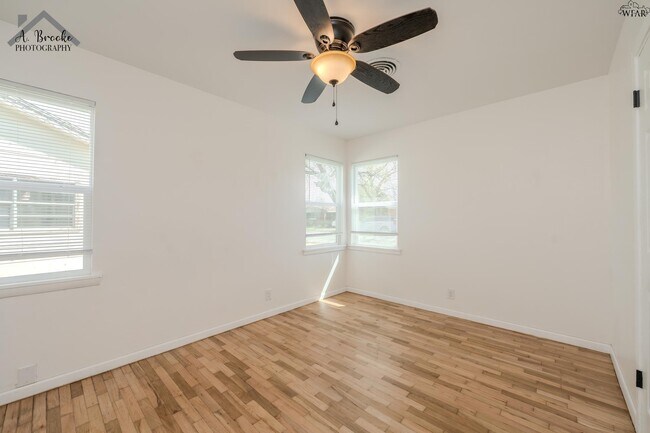 Building Photo - 1624 Sunnyside Ln