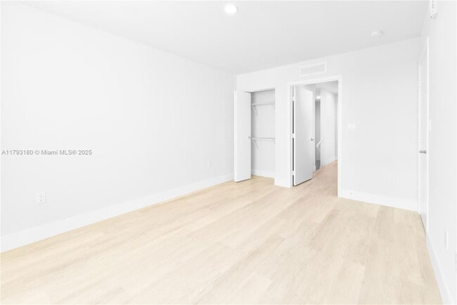 Building Photo - 2535 NE 193rd St
