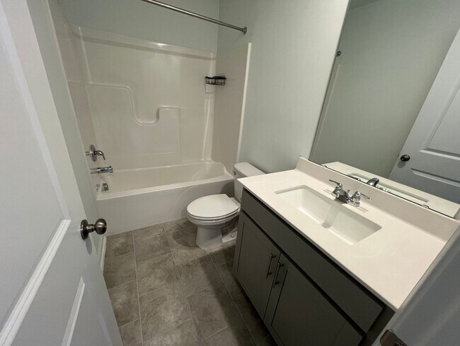 Building Photo - 815 Basswood Gln Trl