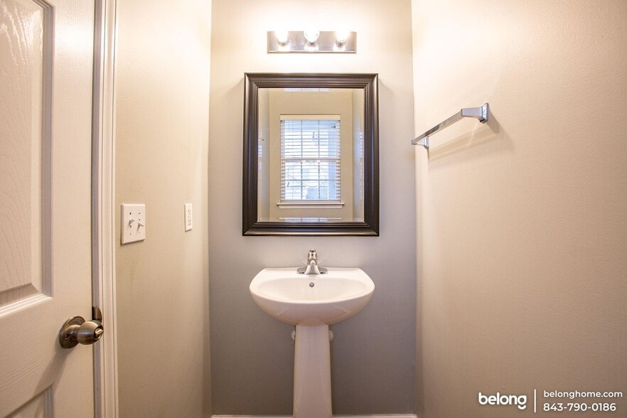 Building Photo - 113 Roadster Row