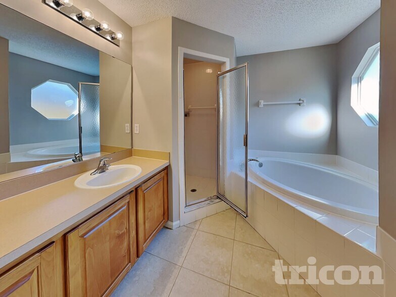 Building Photo - 2738 Ravine Hill Dr