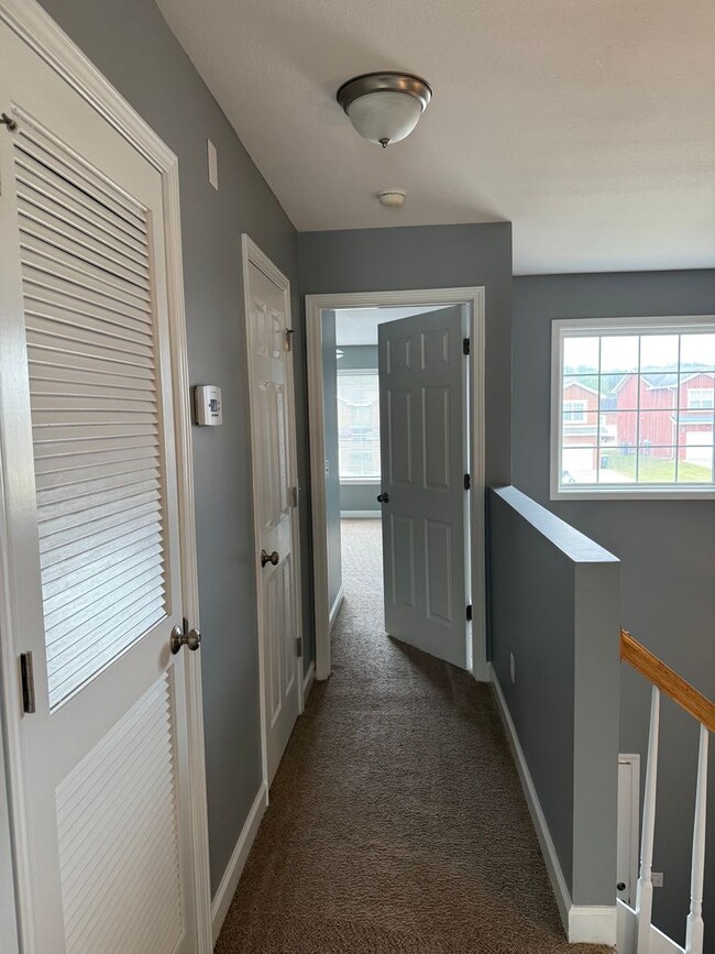 Building Photo - Available NOW -111 Peregrine Way-1/2 off the first month rent