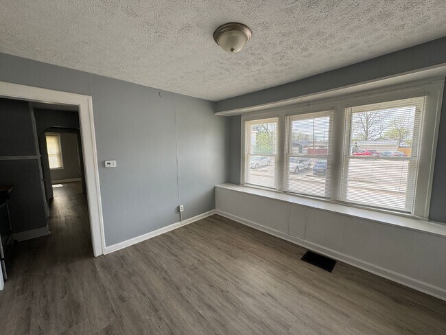 Building Photo - 2025-2027 Southeastern Ave