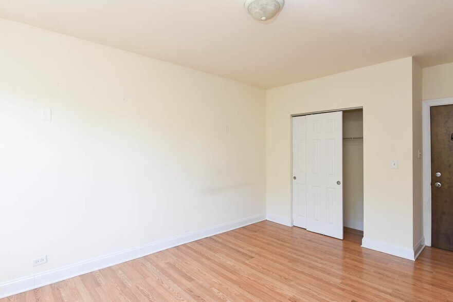 Building Photo - 2600 N Kimball Ave