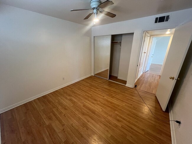 Building Photo - 3 bedrom 2.5 bath Gated Community Townhome with community  Pool, Spa & Private Garage