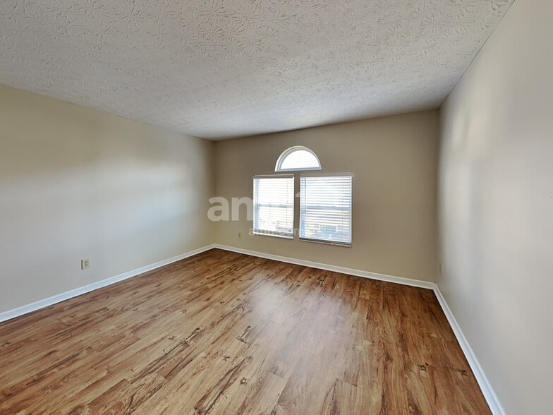 Building Photo - 5779 Tampico Dr