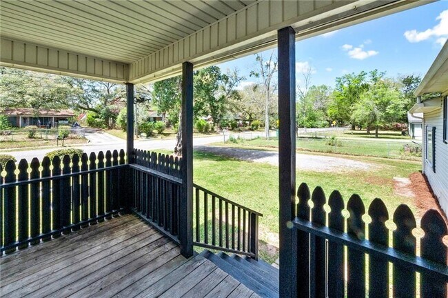 Building Photo - 522 Pine St