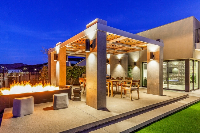 Building Photo - 2240 Sky Pointe Ridge Dr