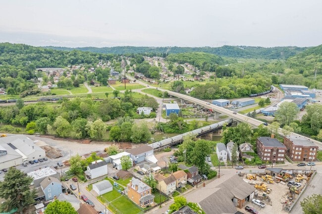 Building Photo - AVAILABLE JULY 1ST! Don't miss this RENOVATED 3-BEDROOM!!