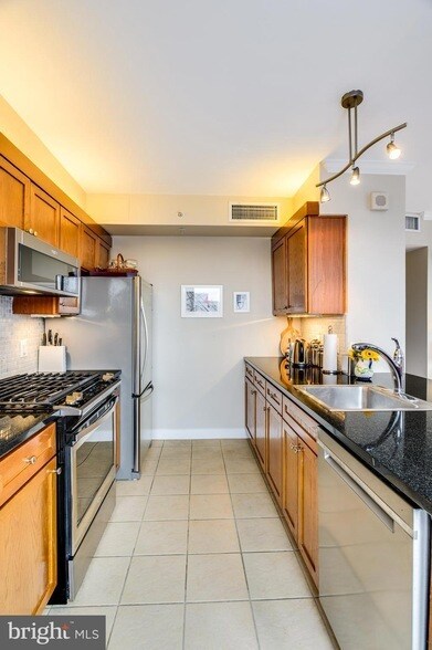 Building Photo - 631 D St NW