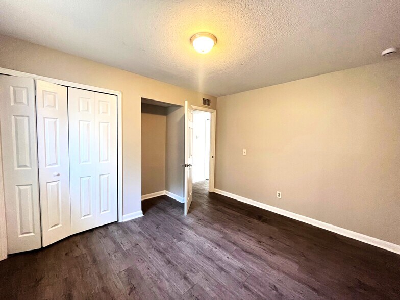 Building Photo - 5026 Westchase Ct