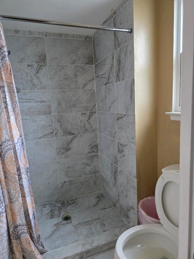 Building Photo - 2217 Colonial Ct